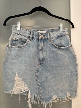 ZARA Distressed Denim Mini Skirt – Light Wash | Size S